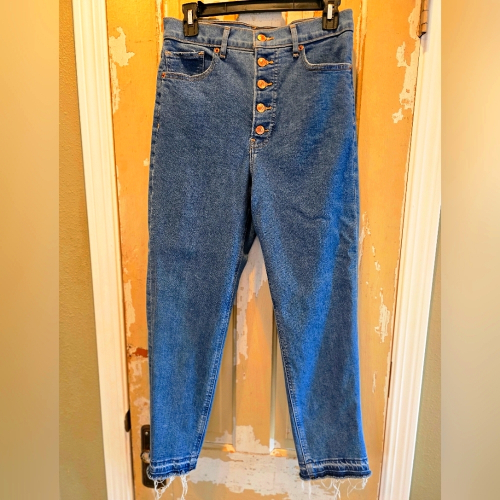 Express Super High Rise Mom Jean Size 8 Button Fly